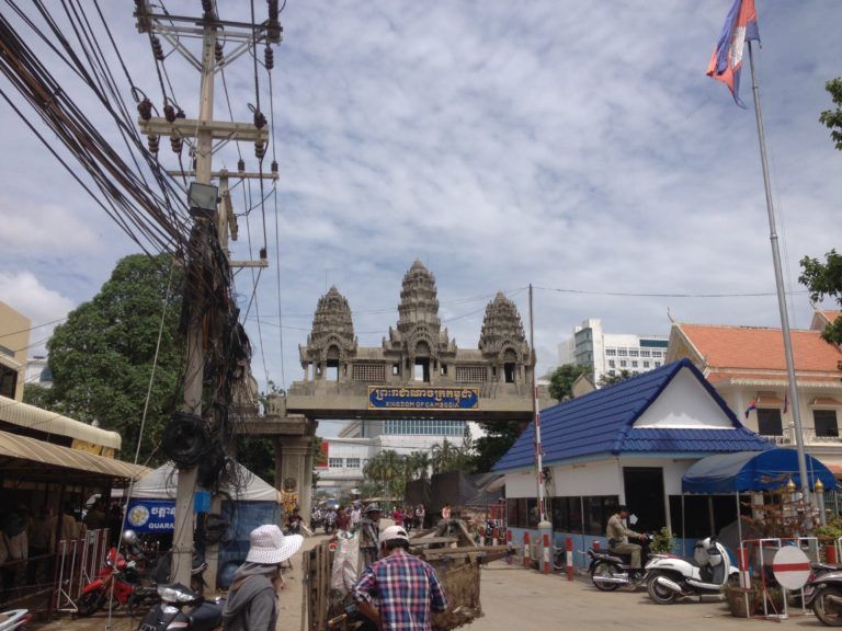 La odisea de cruzar la frontera Tailandia – Camboya