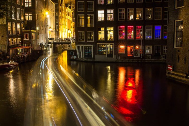 Los Secretos del Barrio Rojo de Amsterdam – Todo lo que Nunca te Animaste a Preguntar