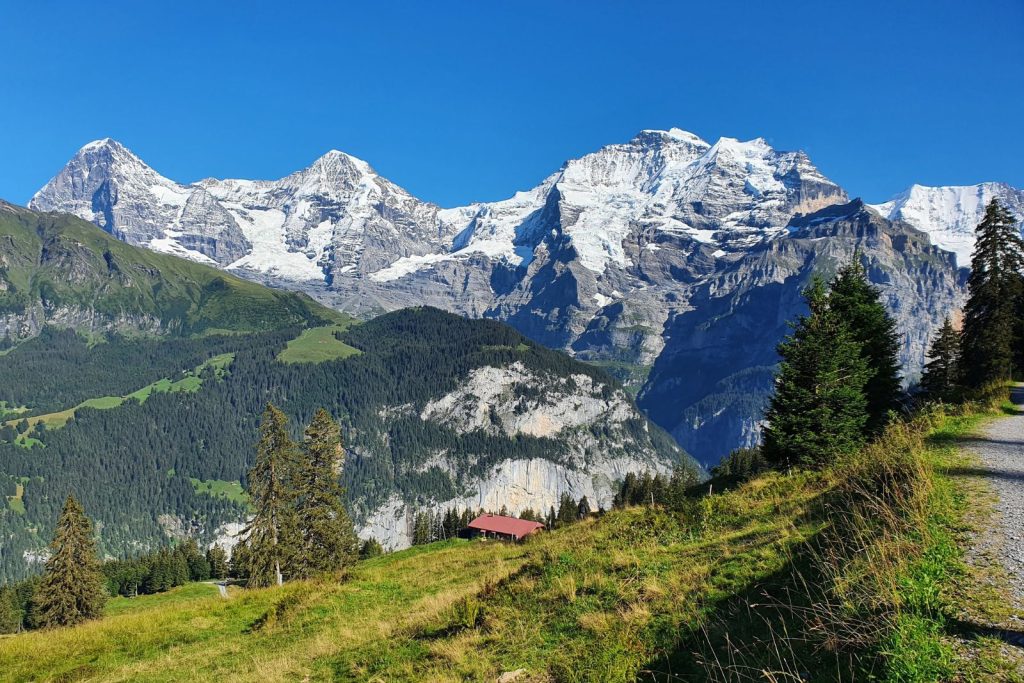 Caminando de Grutschalp a Murren, en Lauterbrunnen