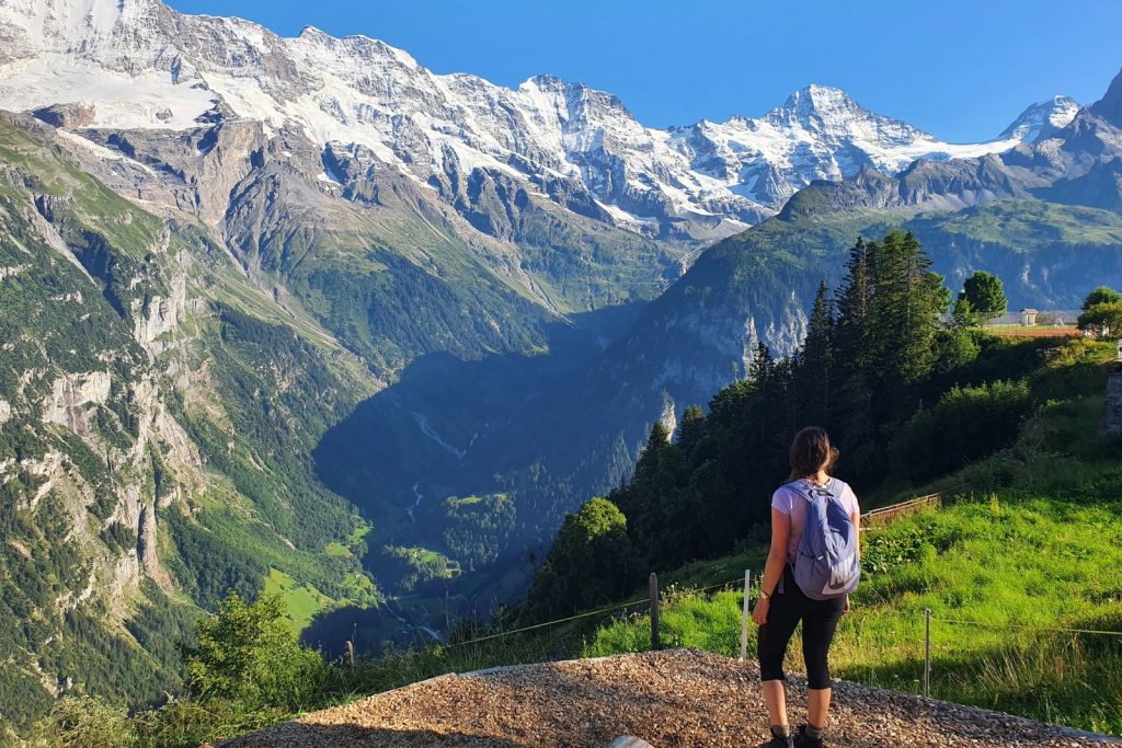 Mirador desde Murren a los alpes suizos, el monch, el jungfrau y el Eiger