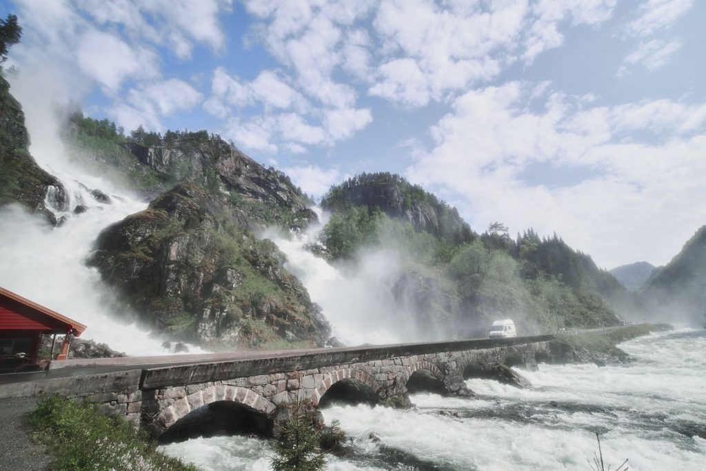 cascada que ver cerca de Odda