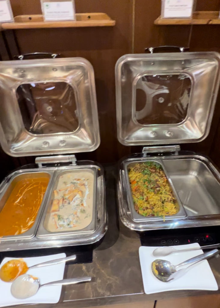 la comida en el lounge y la sala vip a la que pude entrar gracias al priority pass, las opiniones positivas eran reales