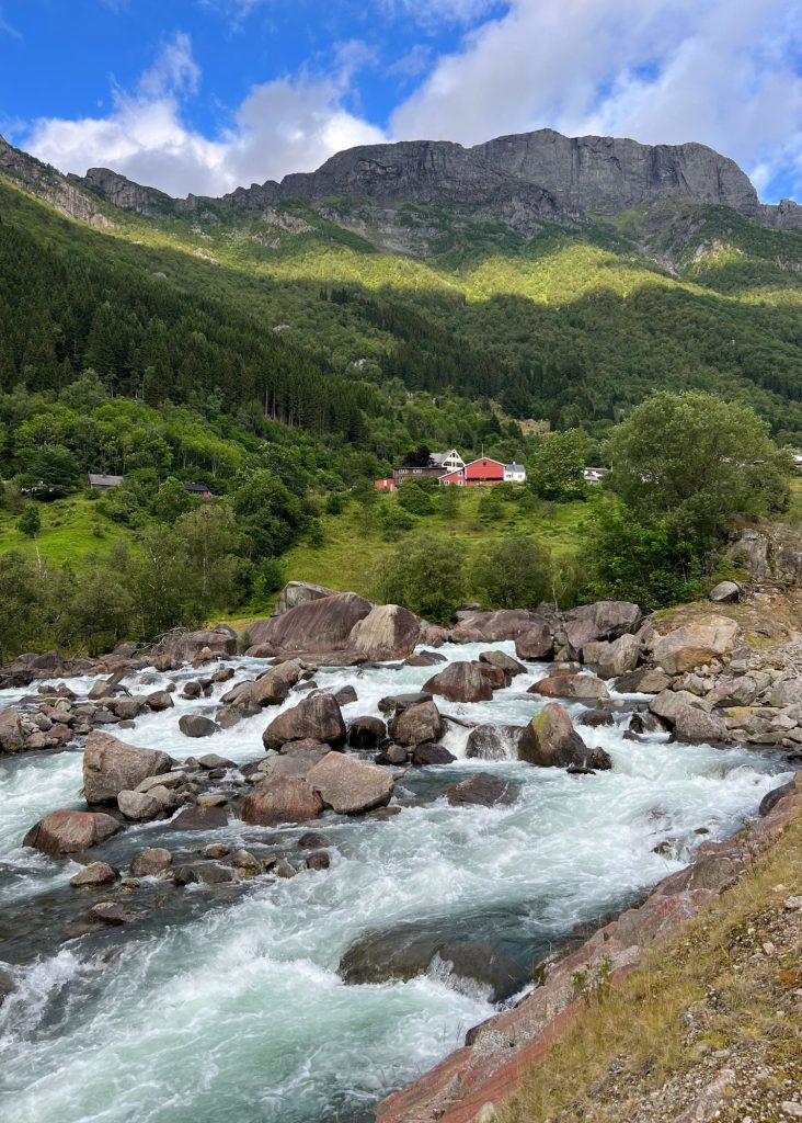 El río y su gran caudal de agua