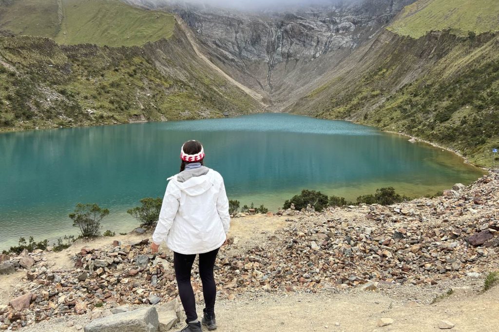 laguna humantay una de las paradas en la caminata salkantay