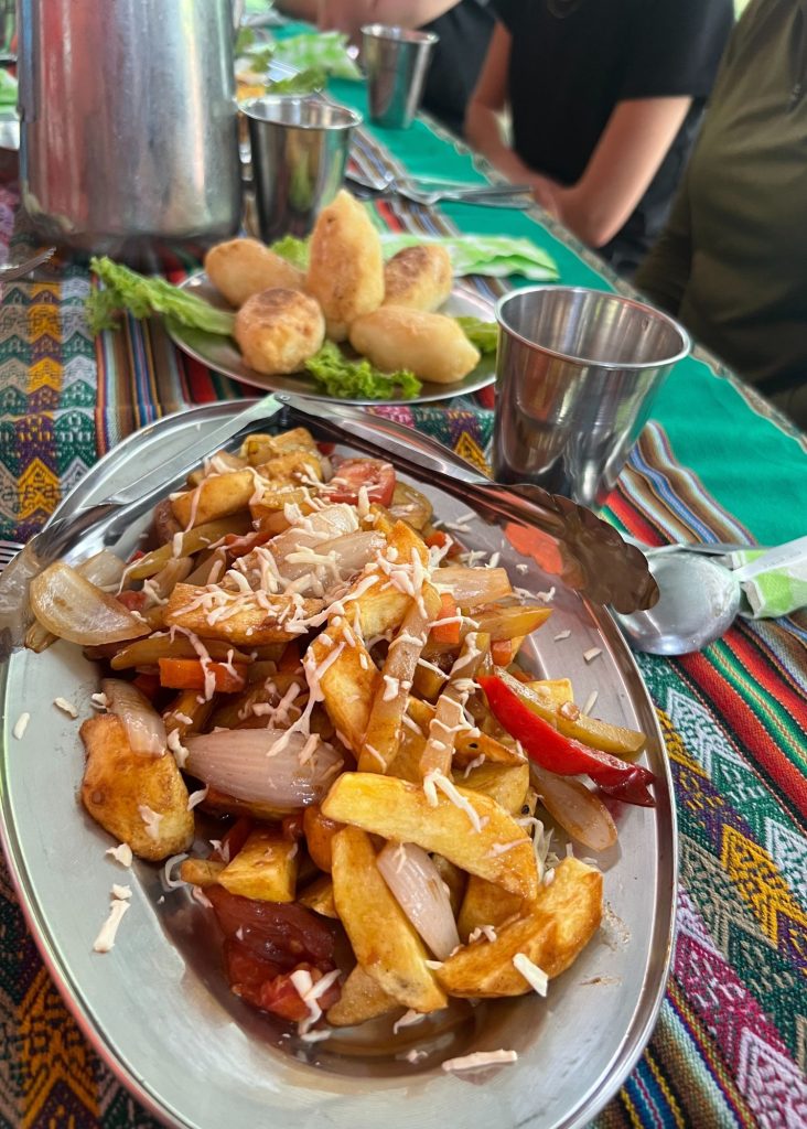 la comida durante el camino salkantay con alpaca expeditions