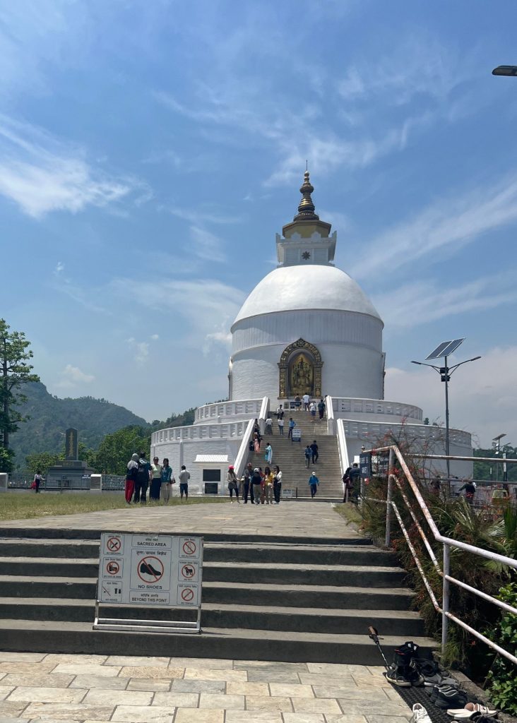 la shanti stupa en pokhara
