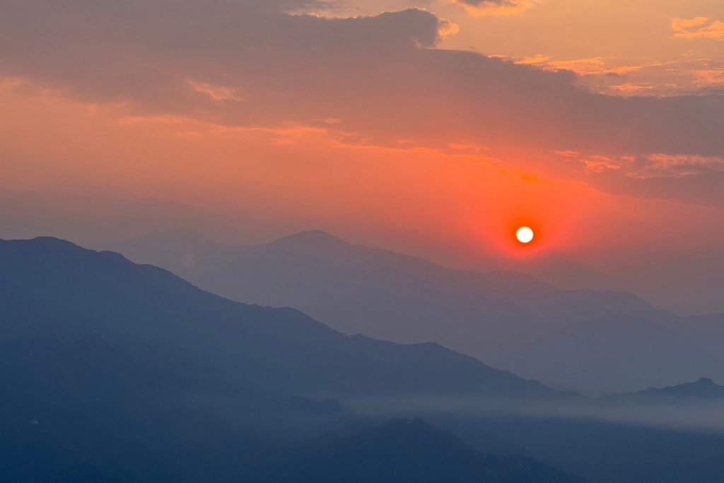 ver el atardecer en sarangkot un imperdible que hacer en pokhara.