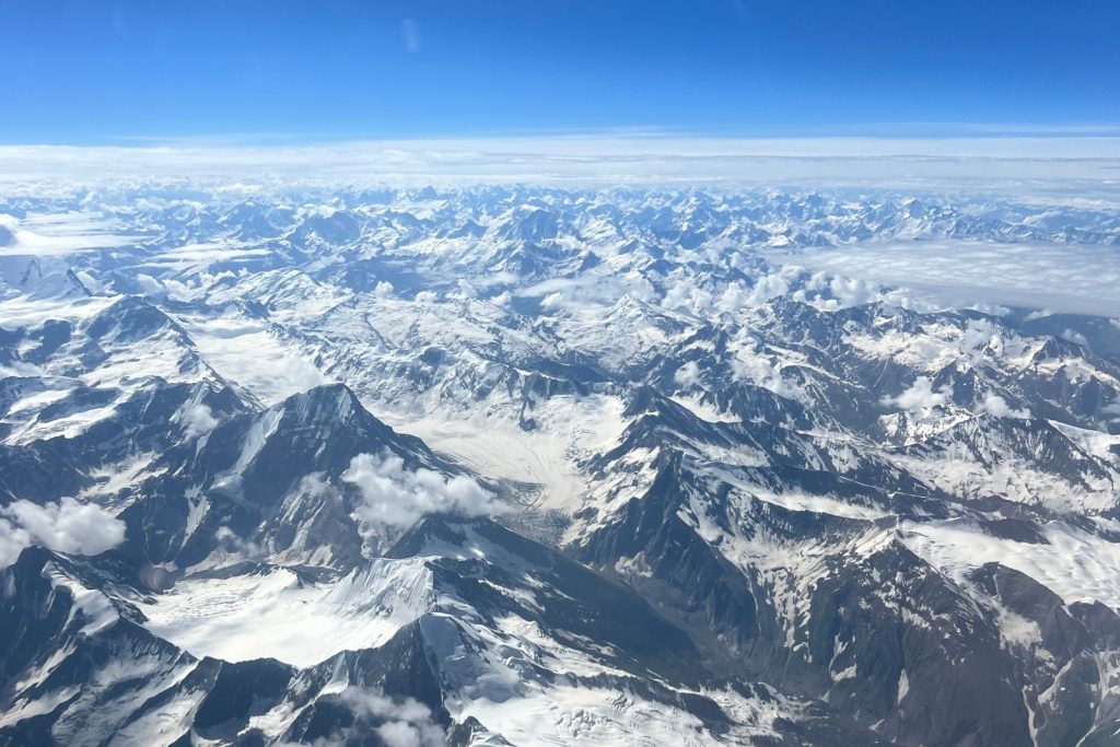 foto del himalaya viajando de leh ladakh a srinagar cachemira