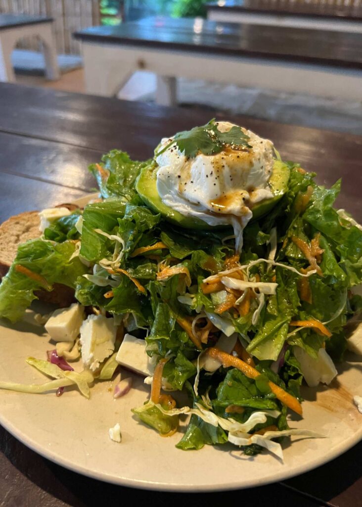 Ensalada en Vegan way, un restaurant occidental en Pokhara nepal