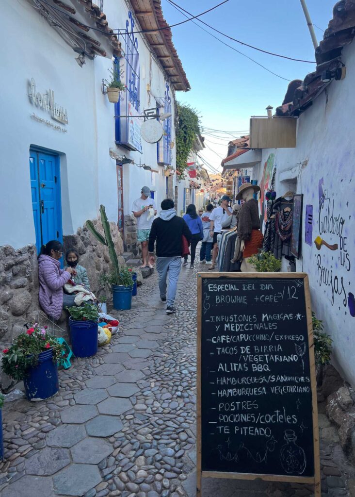 postales del barrio de san blas en cusco