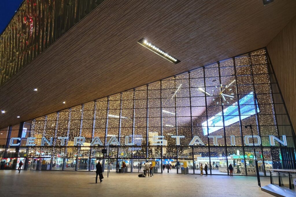 estación central de rotterdam una de las cosas que ver en rotterdam