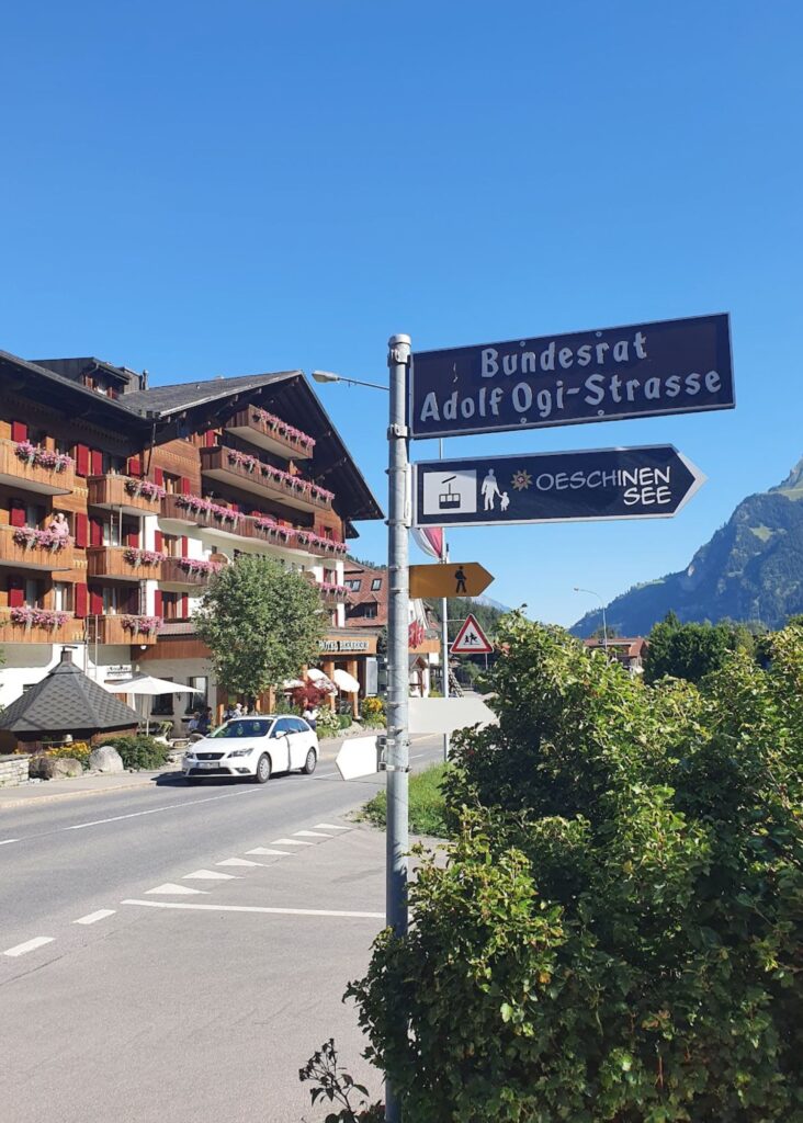 el pueblo de Kandersteg desde donde se llega a  Oeschinensee