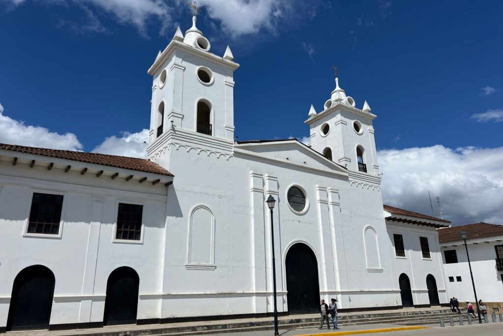 la iglesia de chachapoyas desde donde se puede ir a ecuador
