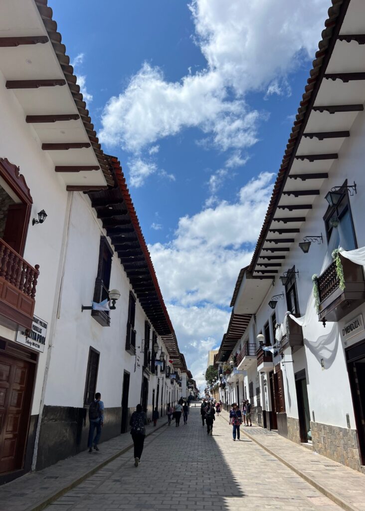 callecitas de Chachapoyas para ilustrar el artículo cómo ir de Chachapoyas a Ecuador