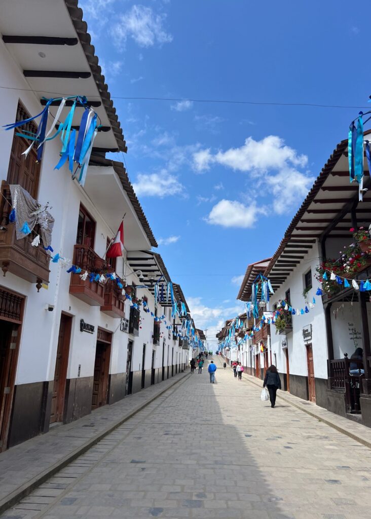 callecitas de Chachapoyas para ilustrar el artículo cómo ir de Chachapoyas a Ecuador