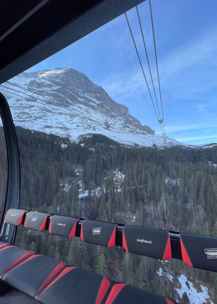 El teleférico que te lleva al Jungfrau, de lo mejor que hacer en Suiza