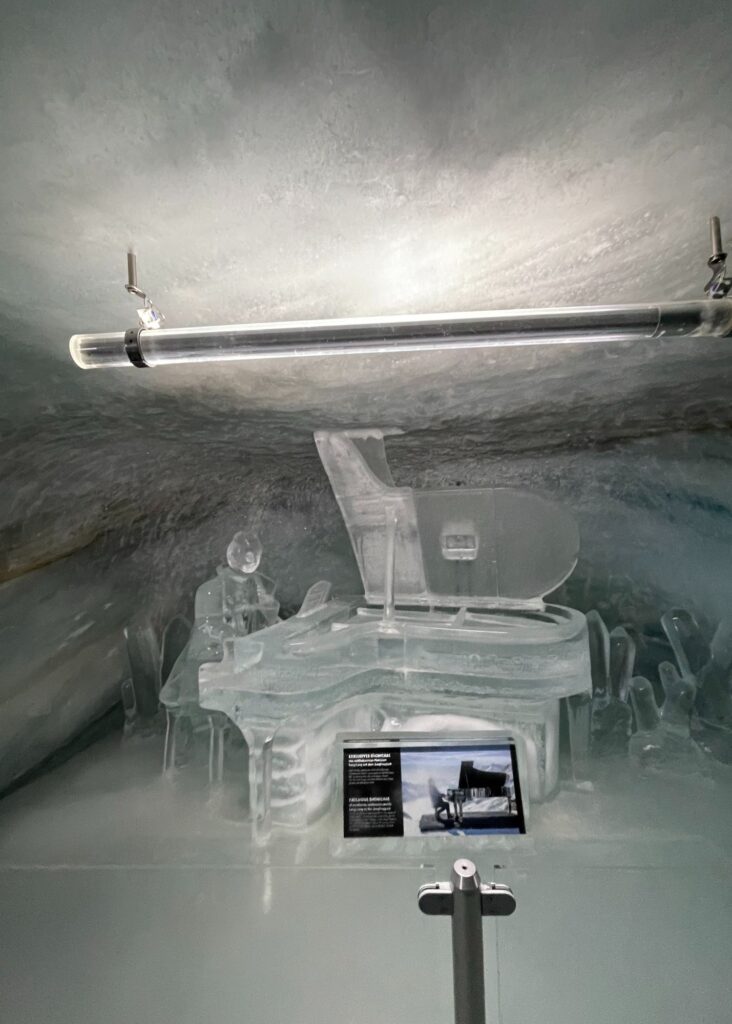 el palacio de hielo en top of europe o Jungfraujoch, de las cosas alucinantes que hacer en Grindelwald Suiza