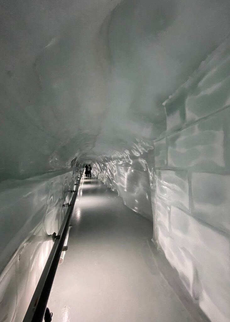 El palacio de hielo en Grindelwald Suiza