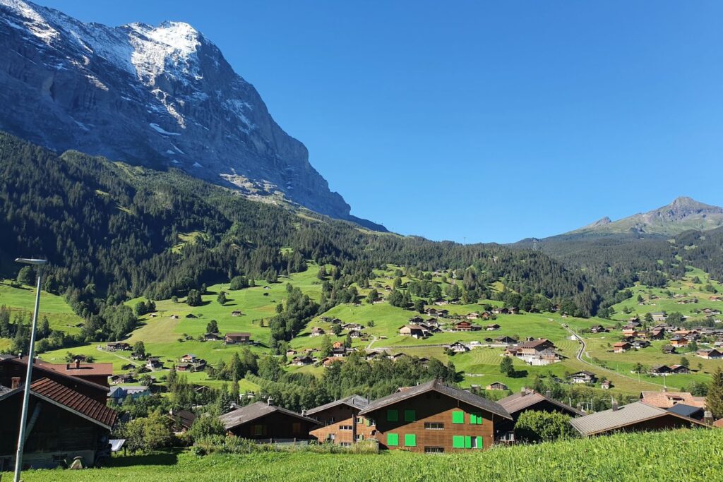 Caminar por el pueblo es una de las mejores cosas que hacer en grindelwald