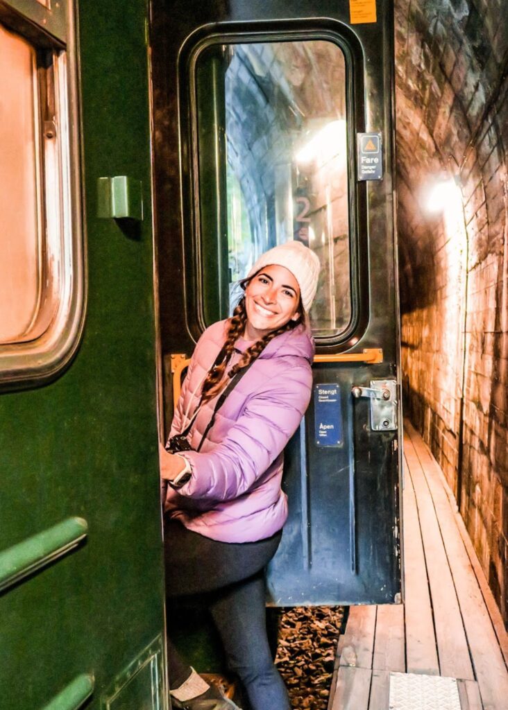 subiendo al tren de Flam, una de las cosas más lindas que hacer en Flam