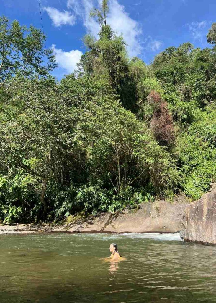 el río volcanes para nadar en jardín