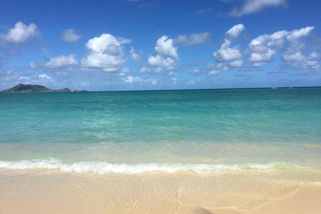 la paya de lanikai en Oahu es una de las razones por las que visitar la isla de oahu en hawaii