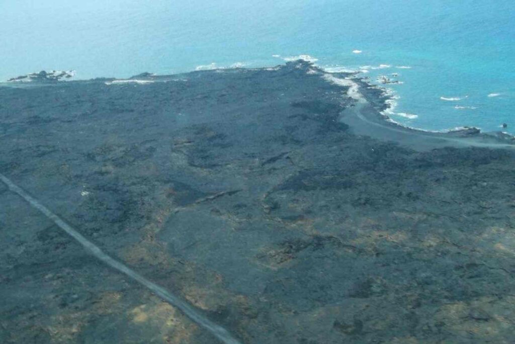 una de las curiosidades de hawaii mas impactante es que la isla crece en tamaño, gracias a lava petrificada