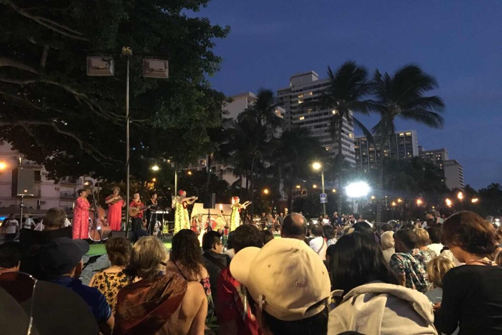 El luau, algo que hacer en Waikiki gratis