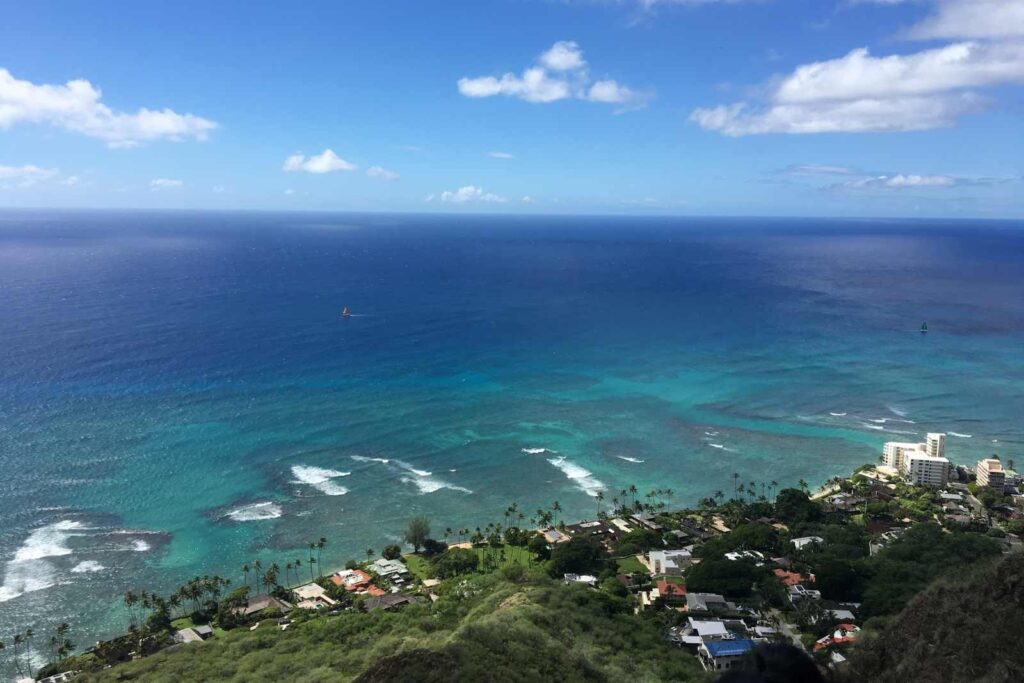 Las vistas desde Diamond Head, un trekking imperdible que hacer en Waikiki