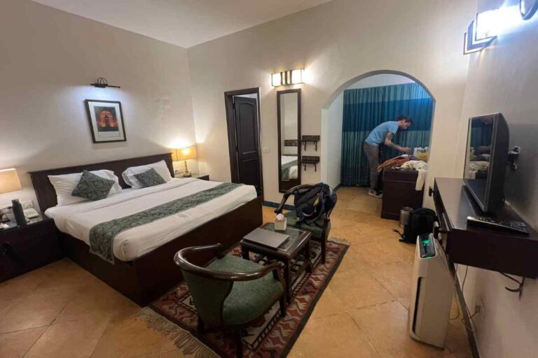 7 Consejos para buscar alojamiento y hoteles en India (y no cagarla)