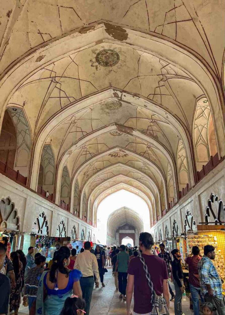 el mercado dentro del fuerte rojo de delhi