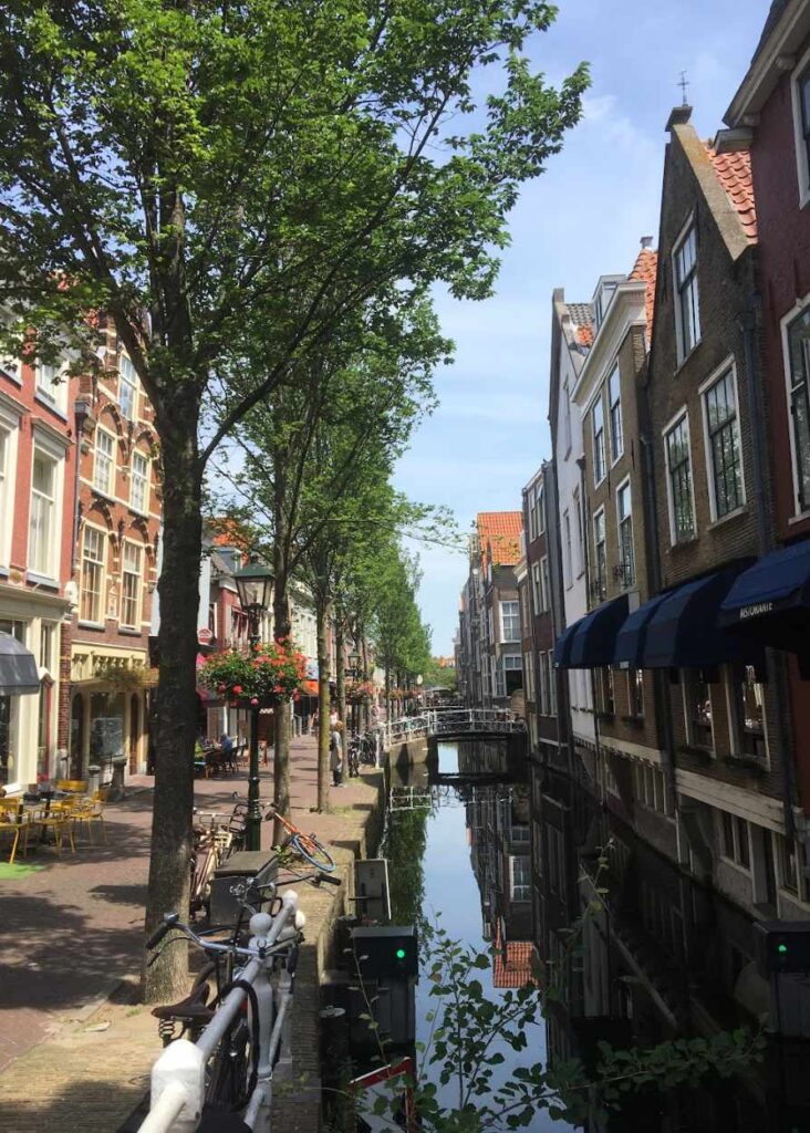 Los canales son una de las cosas principales que ver en Delft