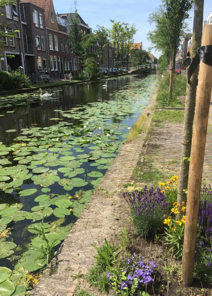 Los canales de Delft en Países Bajos