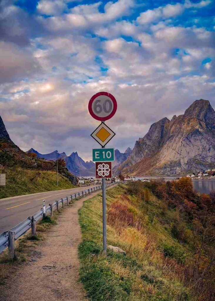 La carretera e10 que recorre lofoten