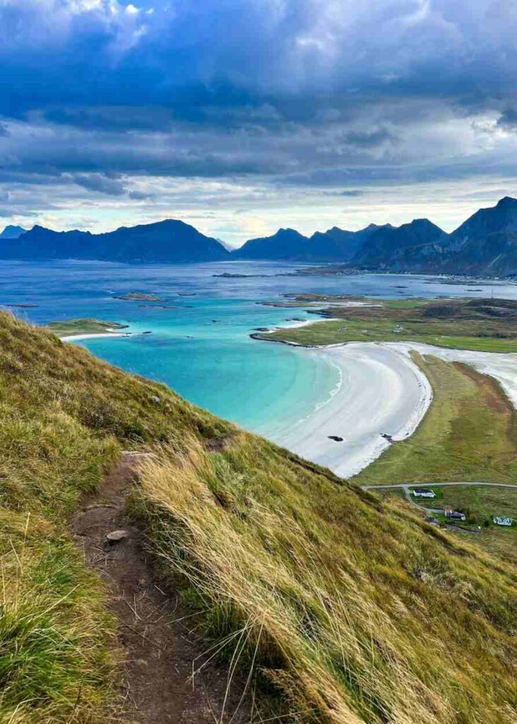 Vista de la playa desde Roren, al oeste de Lofoten
