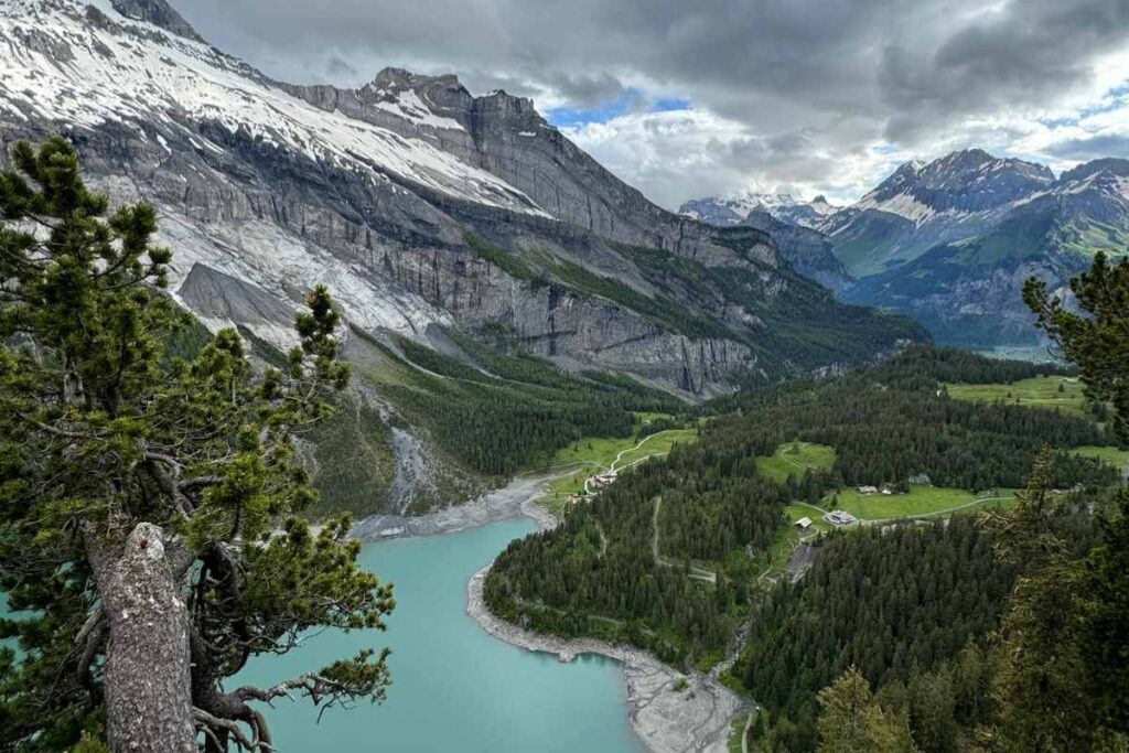 El impresionante Lago Oeschinen en Suiza