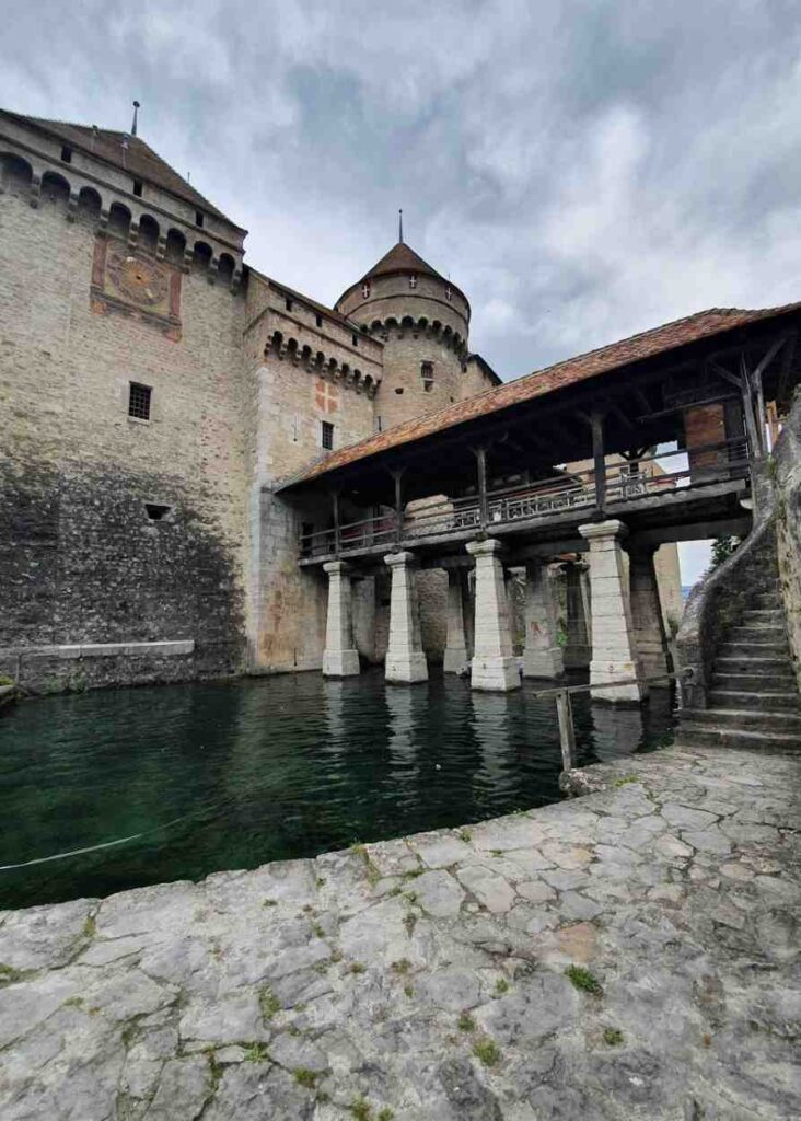 el castillo de chillon en montreux, suiza