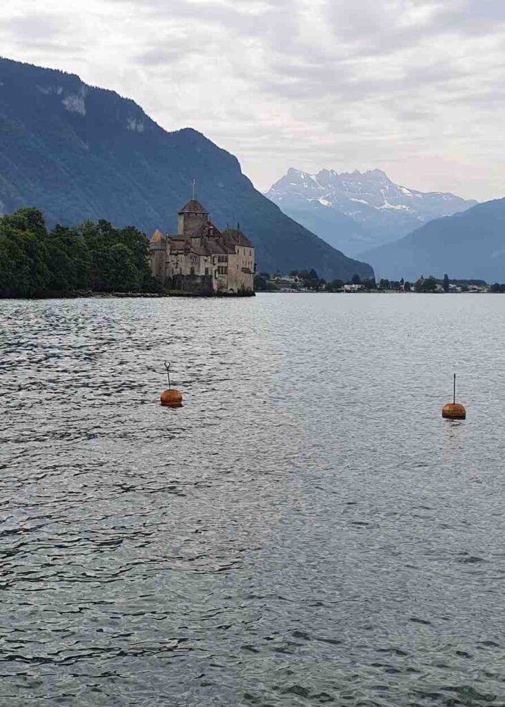 la ribera del lago lemán en montreux