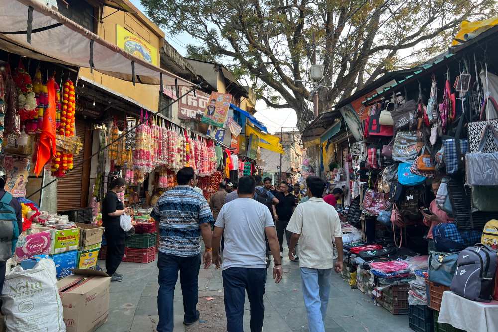 Un mercado en india para ilustrar el artículo "qué comprar en India"