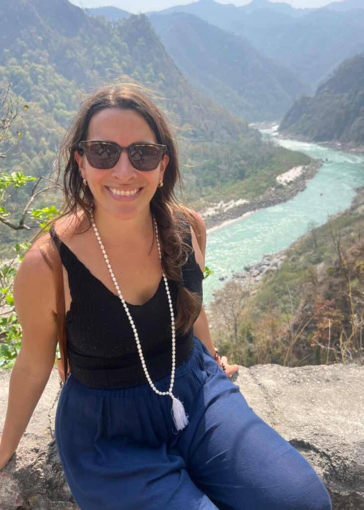 Yo frente al Ganges en Rishikesh