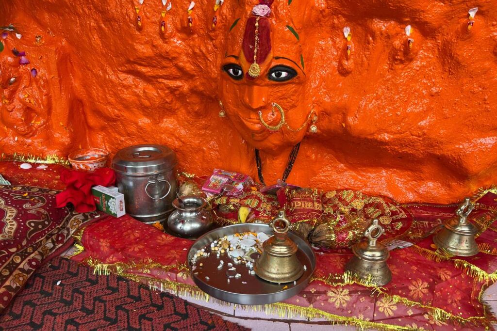 un templo dedicado a la madre divina en Nainital.