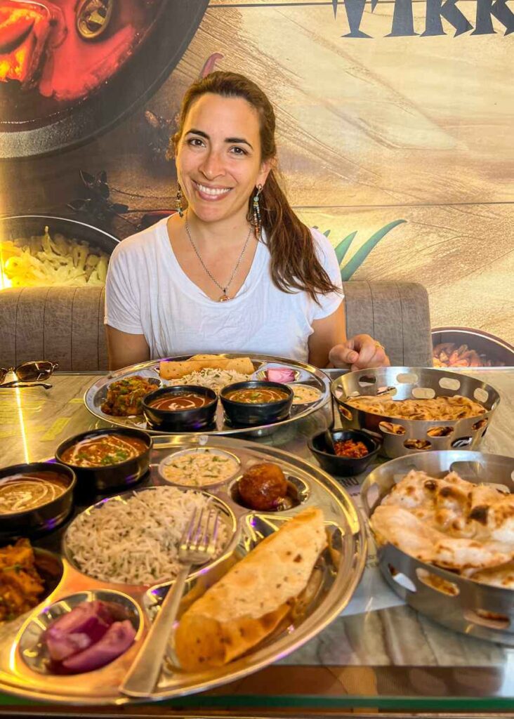 Comiendo un thali en varanasi