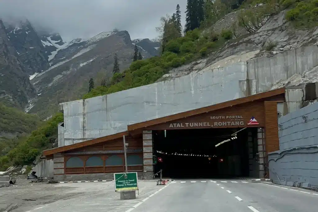 El tunel Atal que cruza los Himalayas cerca de Manali 