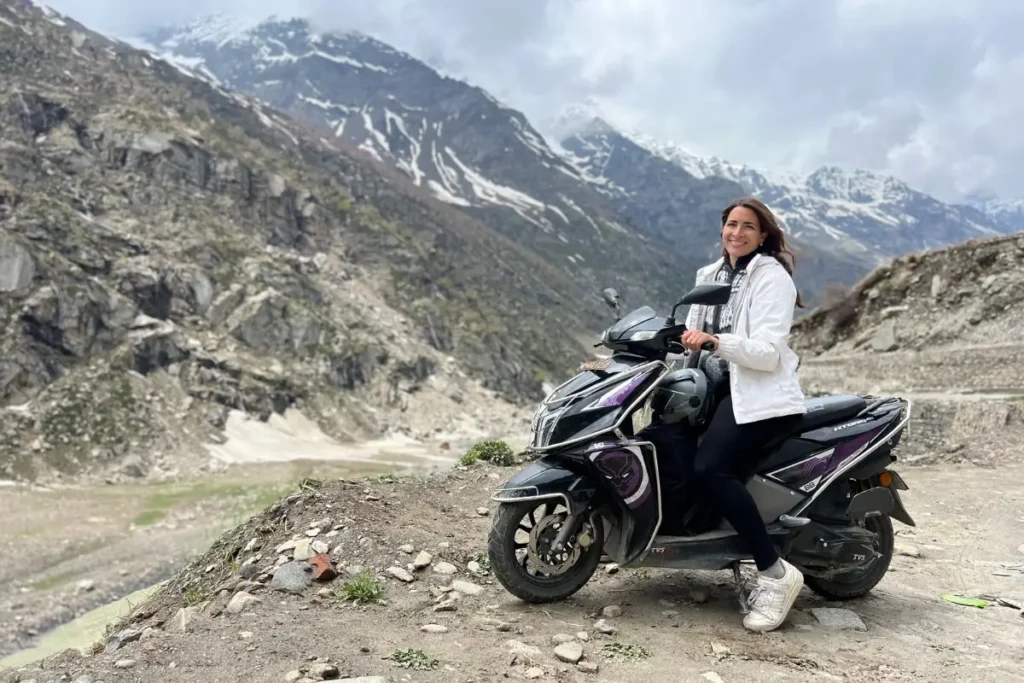 Yo en una moto en los himalayas indios
