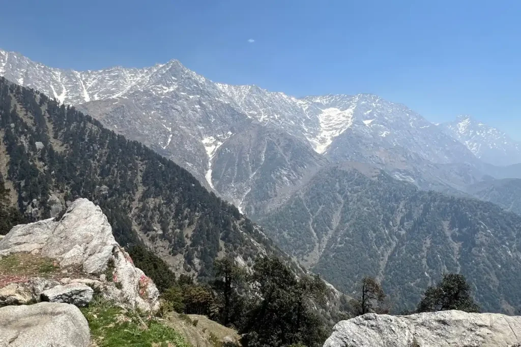 Los Himalayas desde el Triund Trek en Dharamsala