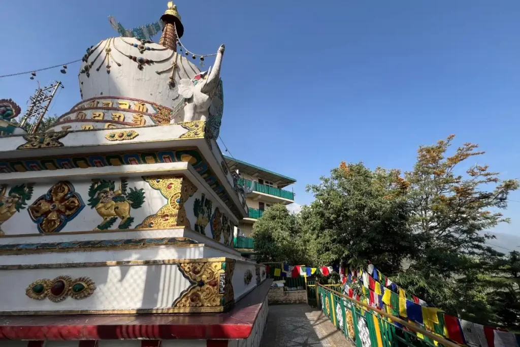 una estupa en dharamsala