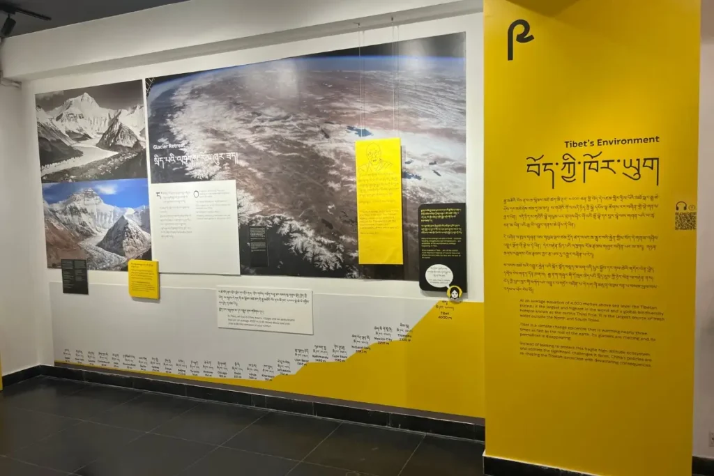 Un panel explicando dónde queda el Tibet en el museo del tibet, un imprescindible que visitar en Dharamsala